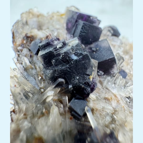 Deep Purple Fluorite with Quartz 5.0 cm — detail view