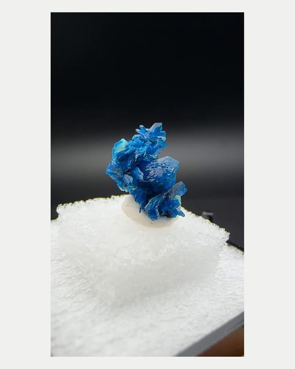 Complete reverse view of blue zincolibethenite with dongchuanite