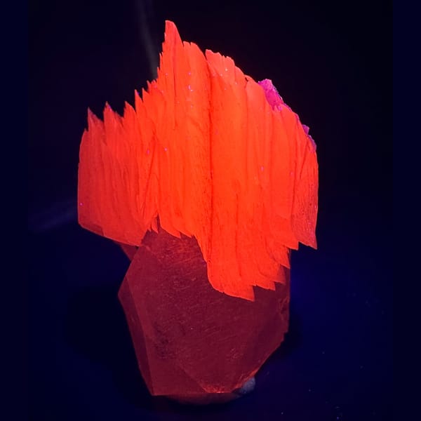 Layered Calcite on Quartz Yaogangxian 6.0 cm — complete view
