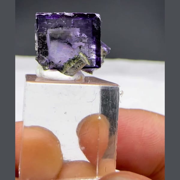 Purple Glassy Fluorite Cube Yaogangxian 1.5 cm — alternate view