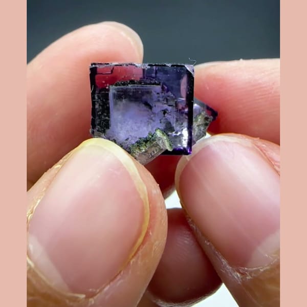 Purple Glassy Fluorite Cube Yaogangxian 1.5 cm — detail view