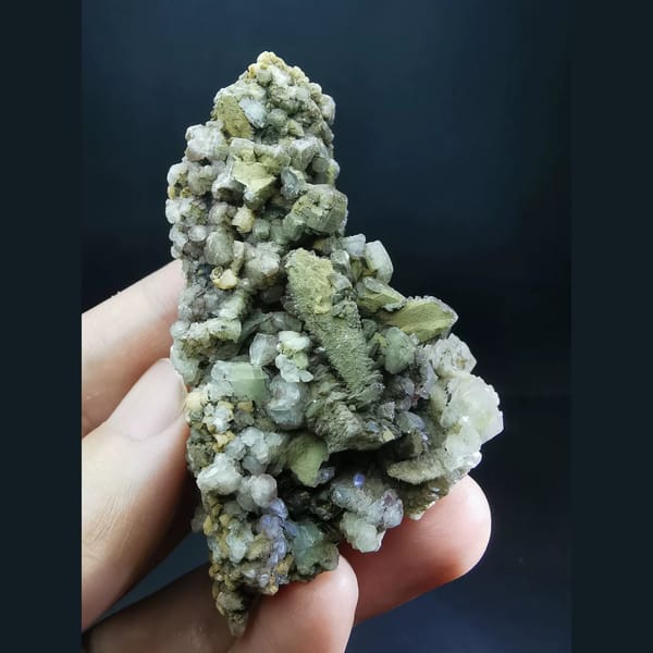 Quartz with purple calcite and yellow dolomite — complete view