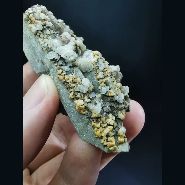 Quartz with purple calcite and yellow dolomite — alternate view