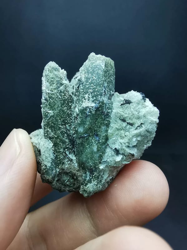 Complete side view showing the green quartz crystal profile
