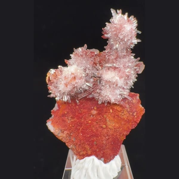 Red Creedite with White Inclusions Qinglong 4.5 cm — detail view