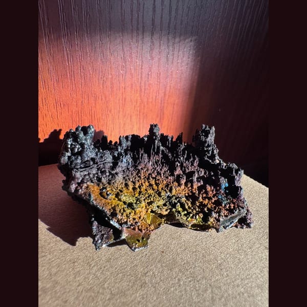 Iridescent Limonite Guizhou 6.0 cm — detail view