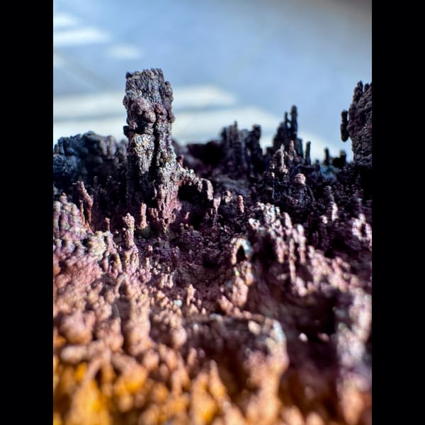 Iridescent Limonite Guizhou 6.0 cm — detail view