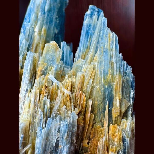 Blue Kyanite Blades 8.0 cm — detail view