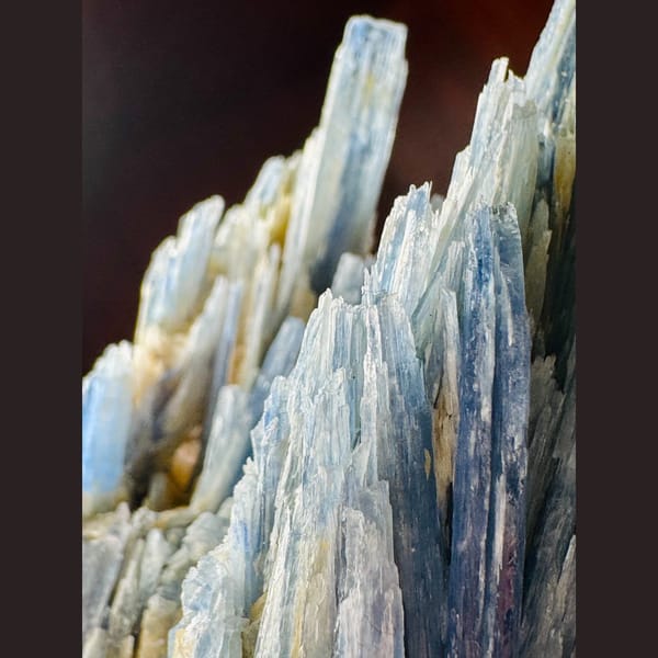 Blue Kyanite Blades 8.0 cm — detail view