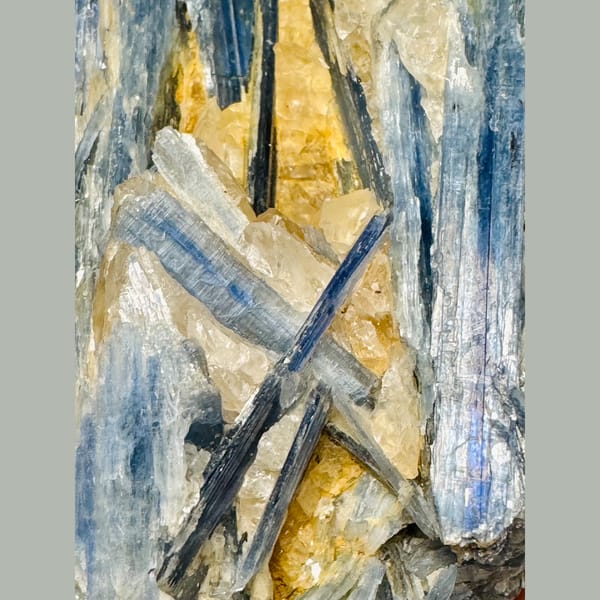 Blue Kyanite Blades 8.0 cm — detail view