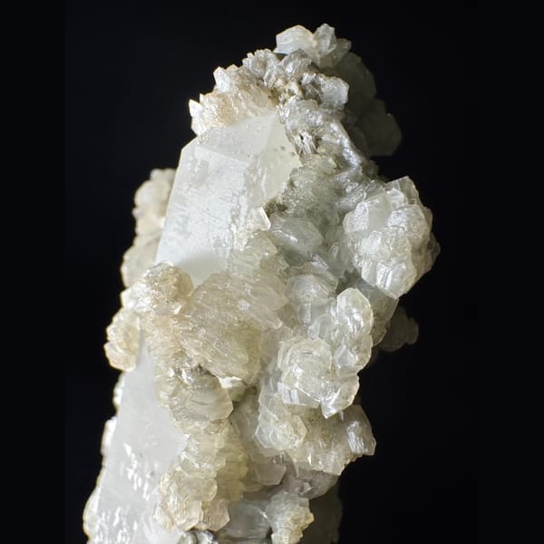 Green Quartz with Petal Calcite Inner Mongolia 8.5 cm — detail view