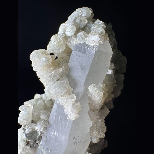 Green Quartz with Petal Calcite Inner Mongolia 8.5 cm — detail view