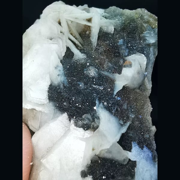 Sugary garnet with quartz and calcite — alternate view
