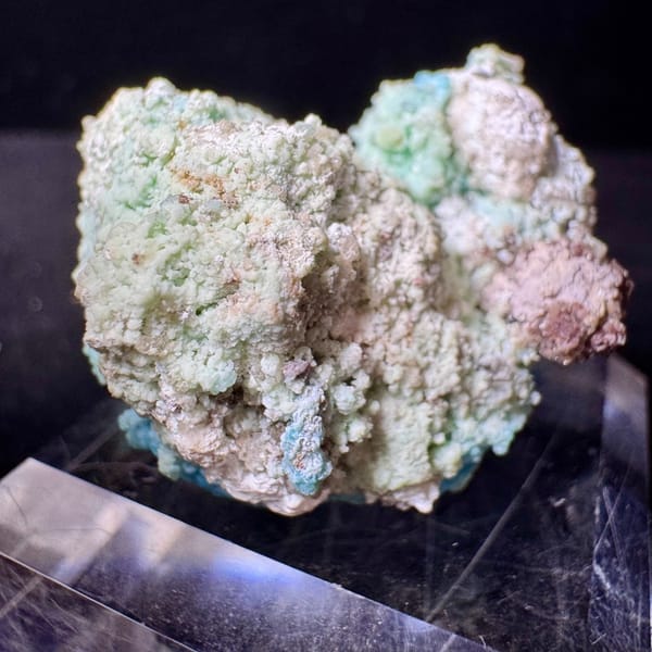 Gibbsite with Gypsum 4.0 cm — detail view