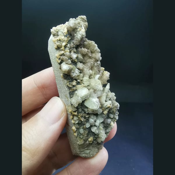 Quartz covered in granular calcite — complete view