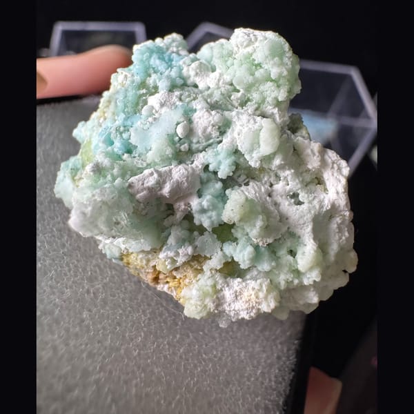 Green Garden Gypsum Guizhou 3.5 cm — detail view