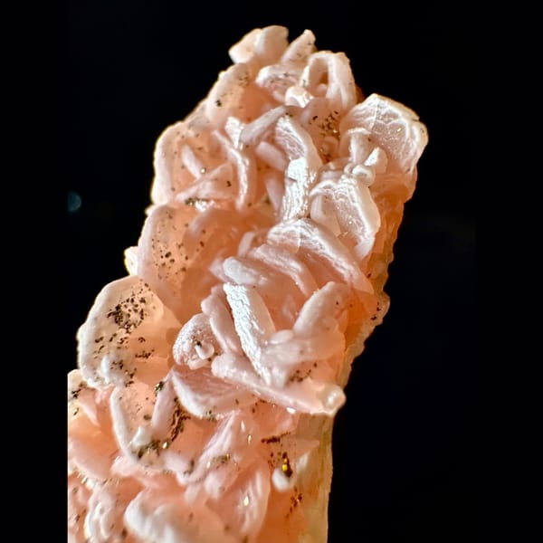 Rhodochrosite on Quartz with Pyrite Wuzhou 6.0 cm — detail view