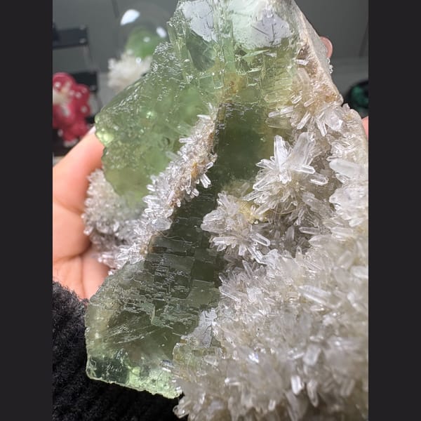 Transparent stepped green fluorite with quartz from Fujian — detail view