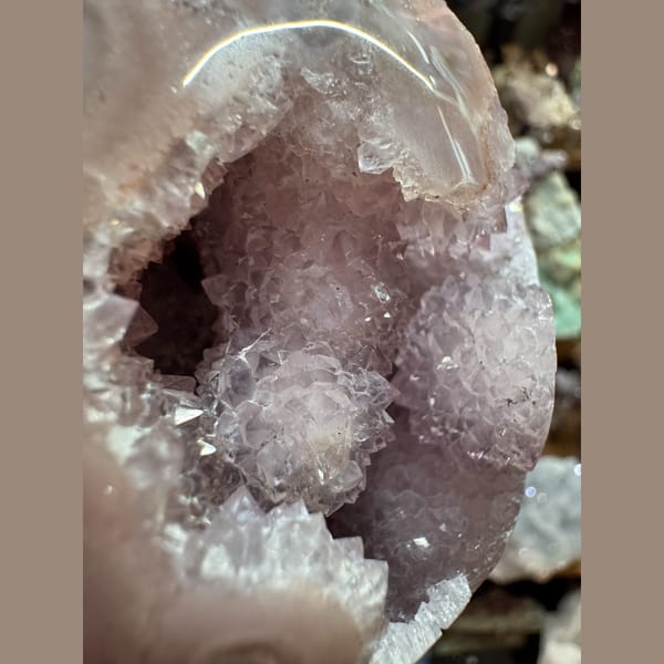 Sakura Agate Geode Egg 10.0 cm — detail view
