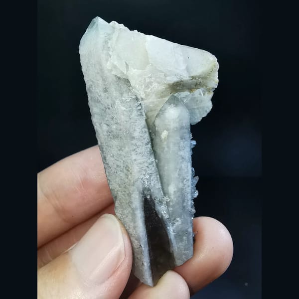 Quartz with calcite and small quartz crystals — alternate view