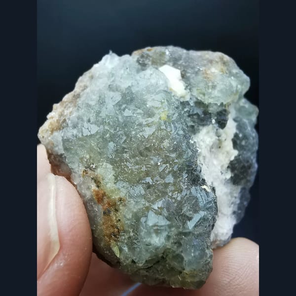 Aggregated fluorite with calcite from Huanggangliang — complete view