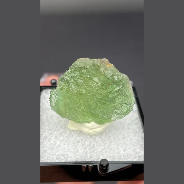 Glassy translucent green fluorite from Henan — alternate view