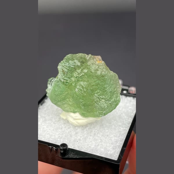 Glassy translucent green fluorite from Henan — alternate view