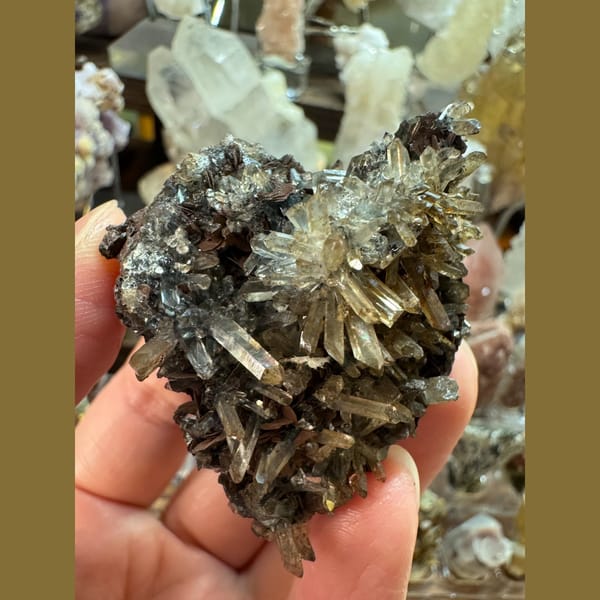Heart-Shaped Specular Hematite Quartz Guangdong 5.5 cm — detail view