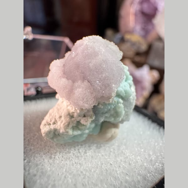 Lilac Creedite on Blue-Green Matrix 3.1 cm — complete view