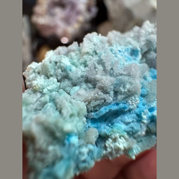 Blue-White Gibbsite with Creedite 6.0 cm — detail view