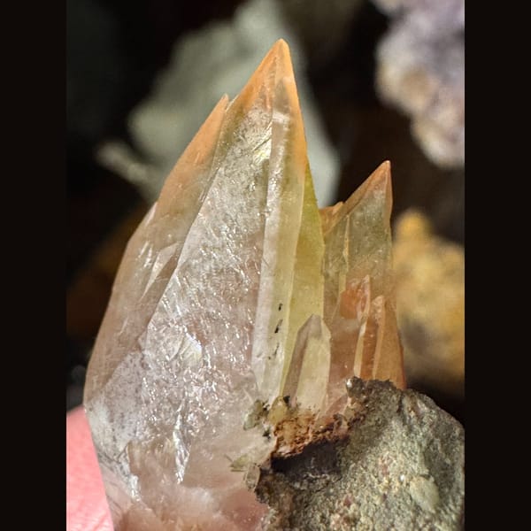 Orange, Yellow and Green Calcite Crystal Daye 6.0 cm — detail view