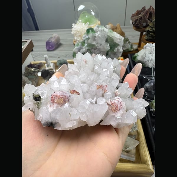 Chlorite quartz cluster with small red calcite rosettes — alternate view