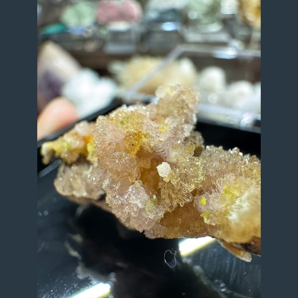 Pink and Yellow Creedite Guizhou 6.0 cm — complete view