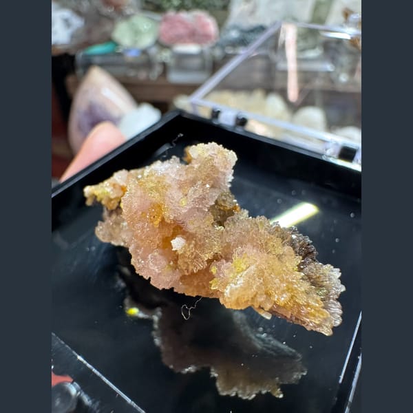 Pink and Yellow Creedite Guizhou 6.0 cm — alternate view