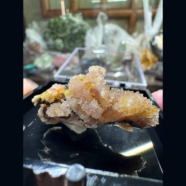 Pink and Yellow Creedite Guizhou 6.0 cm — alternate view