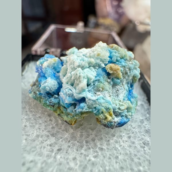 Blue and White Gibbsite with Gypsum 2.0 cm — complete view