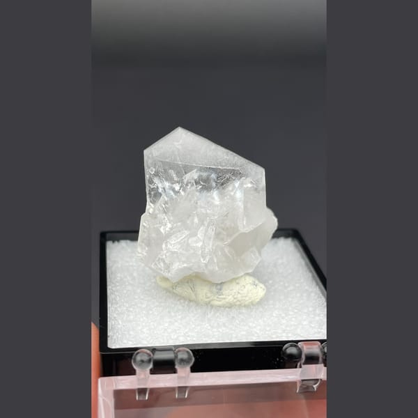 Clear calcite with quartz from Hunan — alternate view