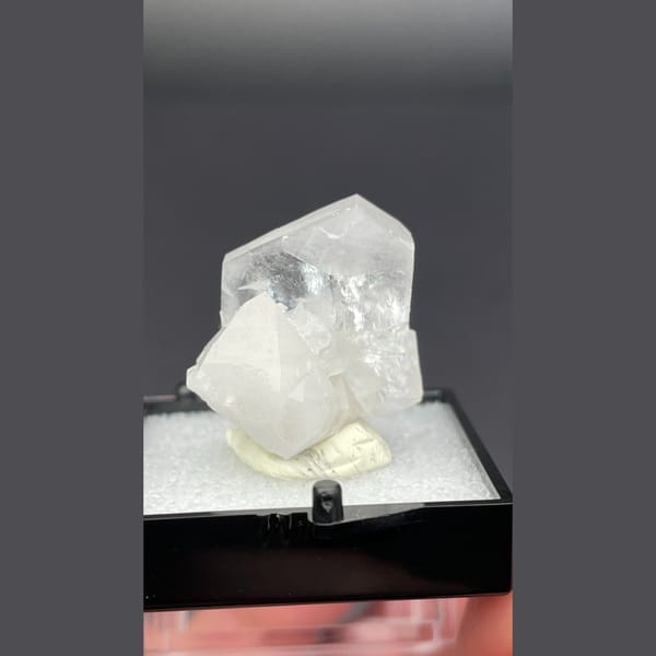 Clear calcite with quartz from Hunan — detail view