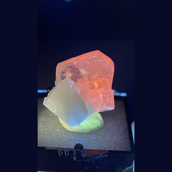 Clear calcite with quartz from Hunan — detail view