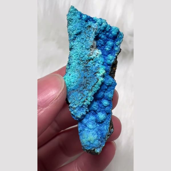 Blue-Green Gibbsite 6.0 cm — alternate view