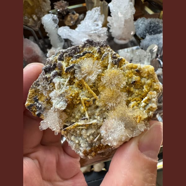 White Creedite Petal Cluster 6.5 cm — detail view