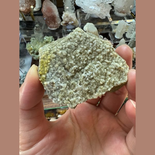 White Creedite Petal Cluster 6.5 cm — detail view