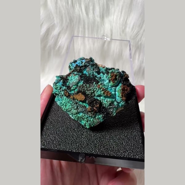 Blue-Green Gibbsite Plate 5.5 cm — detail view