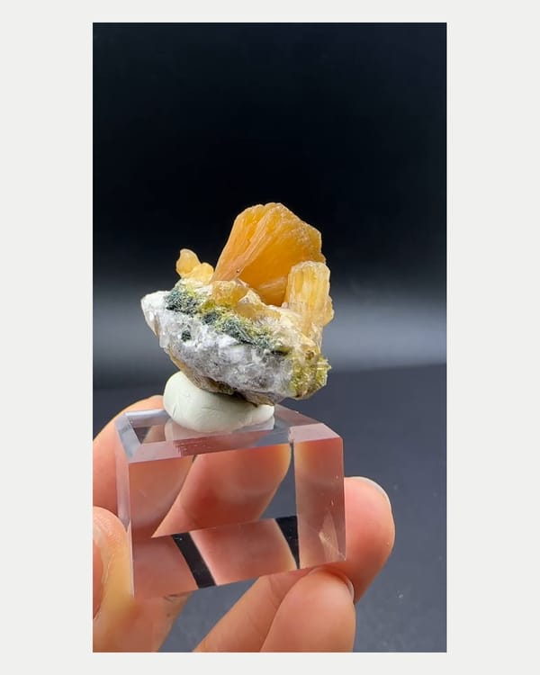 Complete reverse view of orange stellerite specimen
