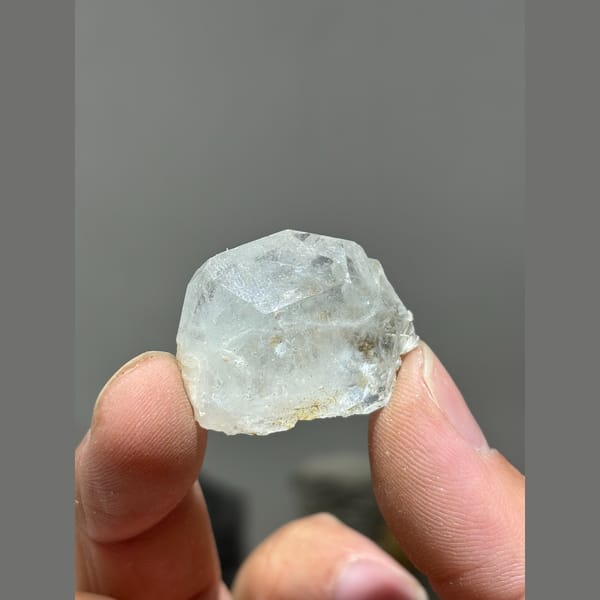 Icy pale aquamarine crystal with mica from Xuebaoding, Sichuan — alternate view