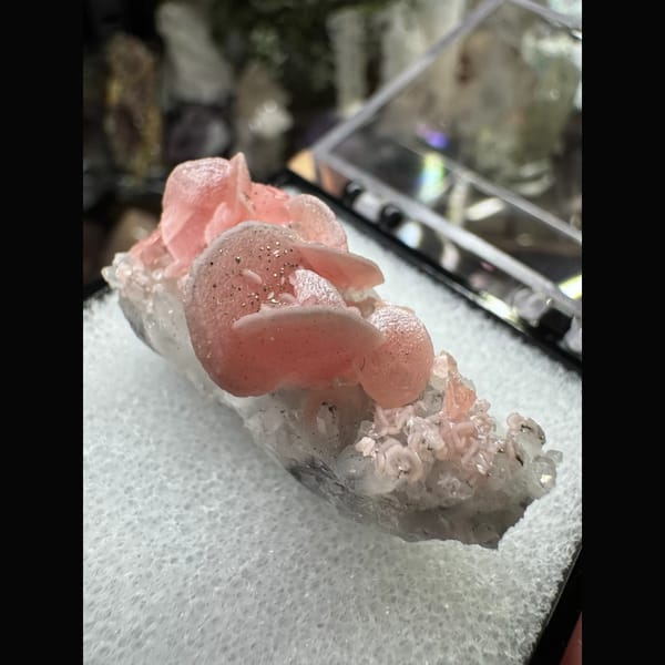 Pink Petal Rhodochrosite Wuzhou 3.5 cm — alternate view