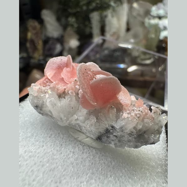 Pink Petal Rhodochrosite Wuzhou 3.5 cm — alternate view
