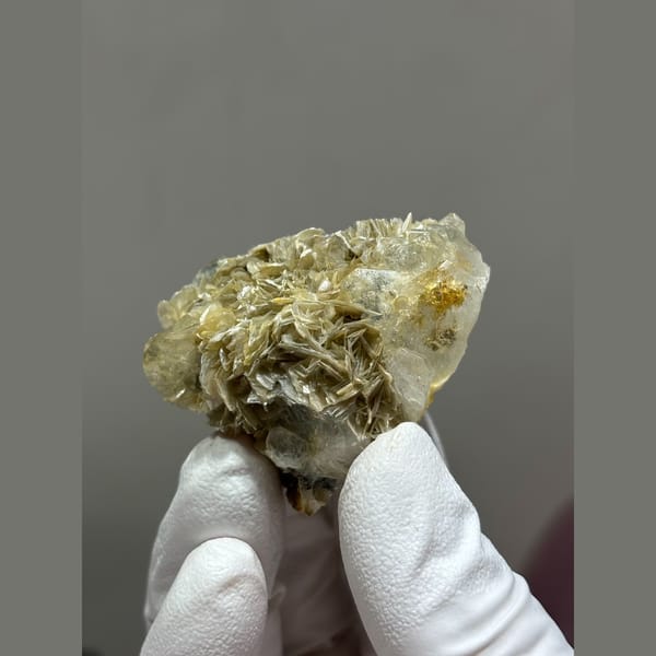 Aquamarine with golden mica from Xuebaoding, Sichuan — complete view