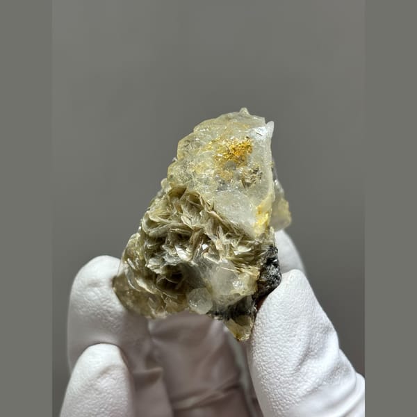Aquamarine with golden mica from Xuebaoding, Sichuan — detail view
