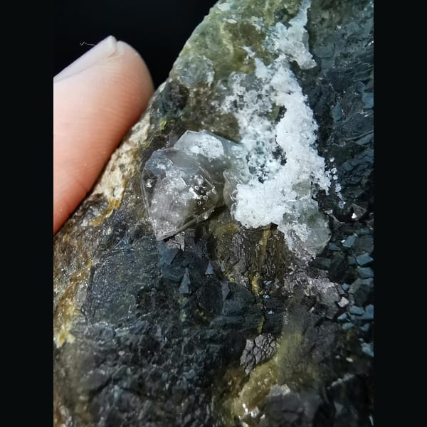 Black and green andradite with high-temperature quartz — alternate view